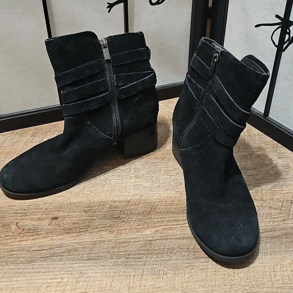 Koolaburra UGG Black Zippered Ankle Boots Kenz Suede Tassel Size 9